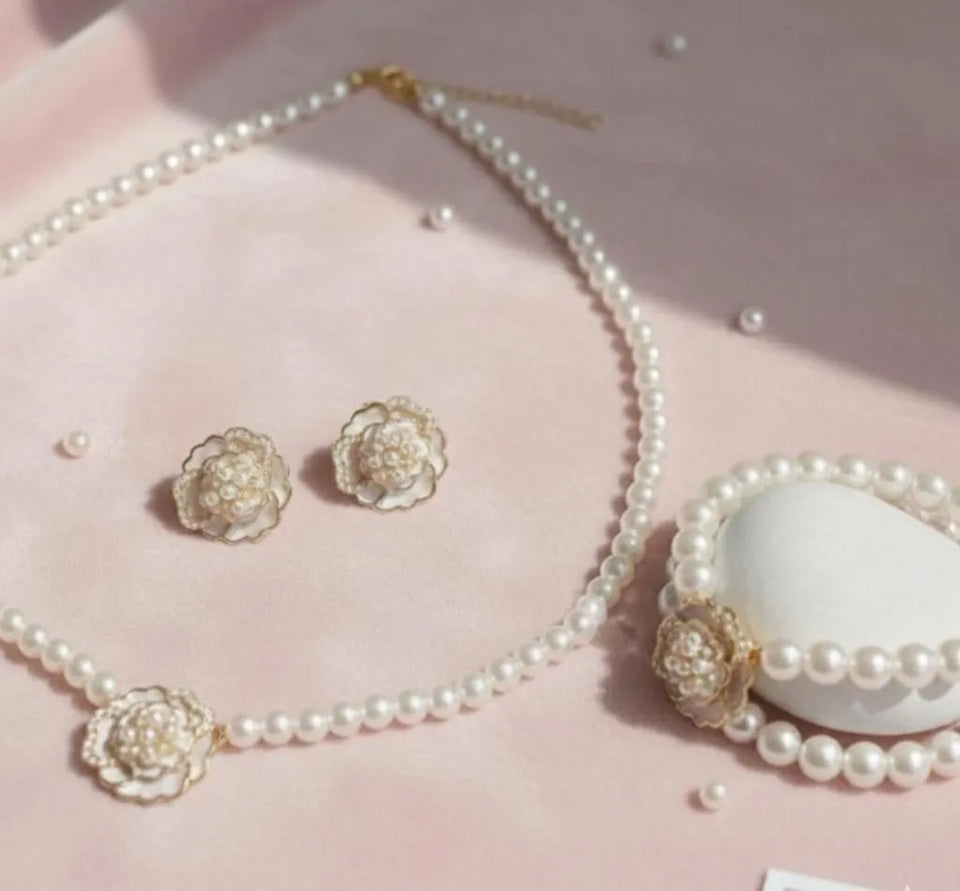 Elegant Black White Flower Necklace Set 4 Pcs Alloy