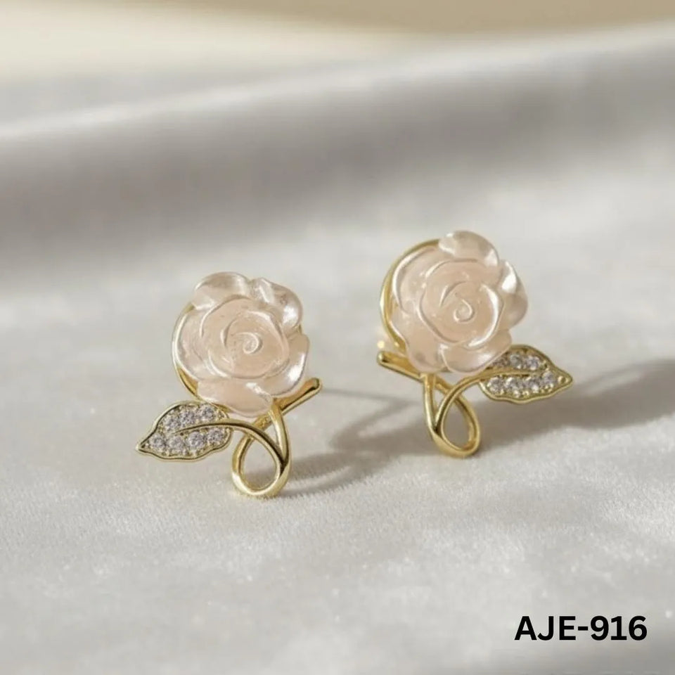 White Flower Stud Earrings for Women Alloy 2 Pcs Daily Wear